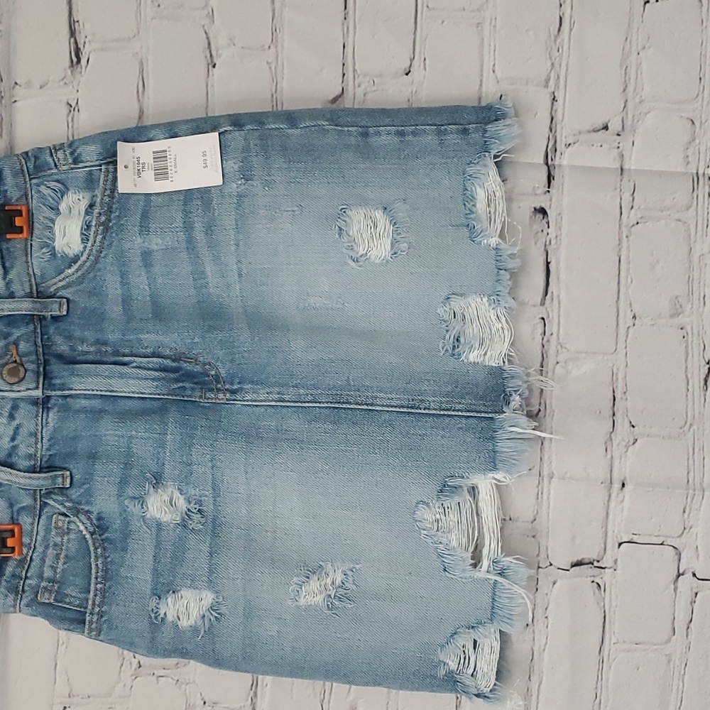 Brand new from The Buckle faded blue denim ripped skirt, size XS